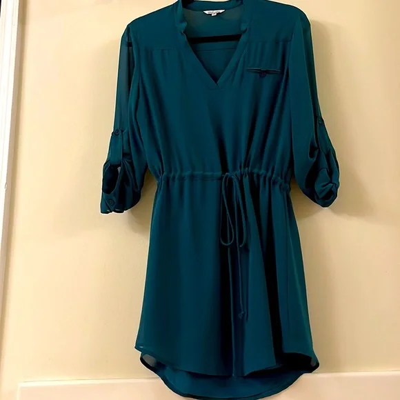 green ditsy floral midi dress Green Ditsy Floral Avery Midi Dress main image 1